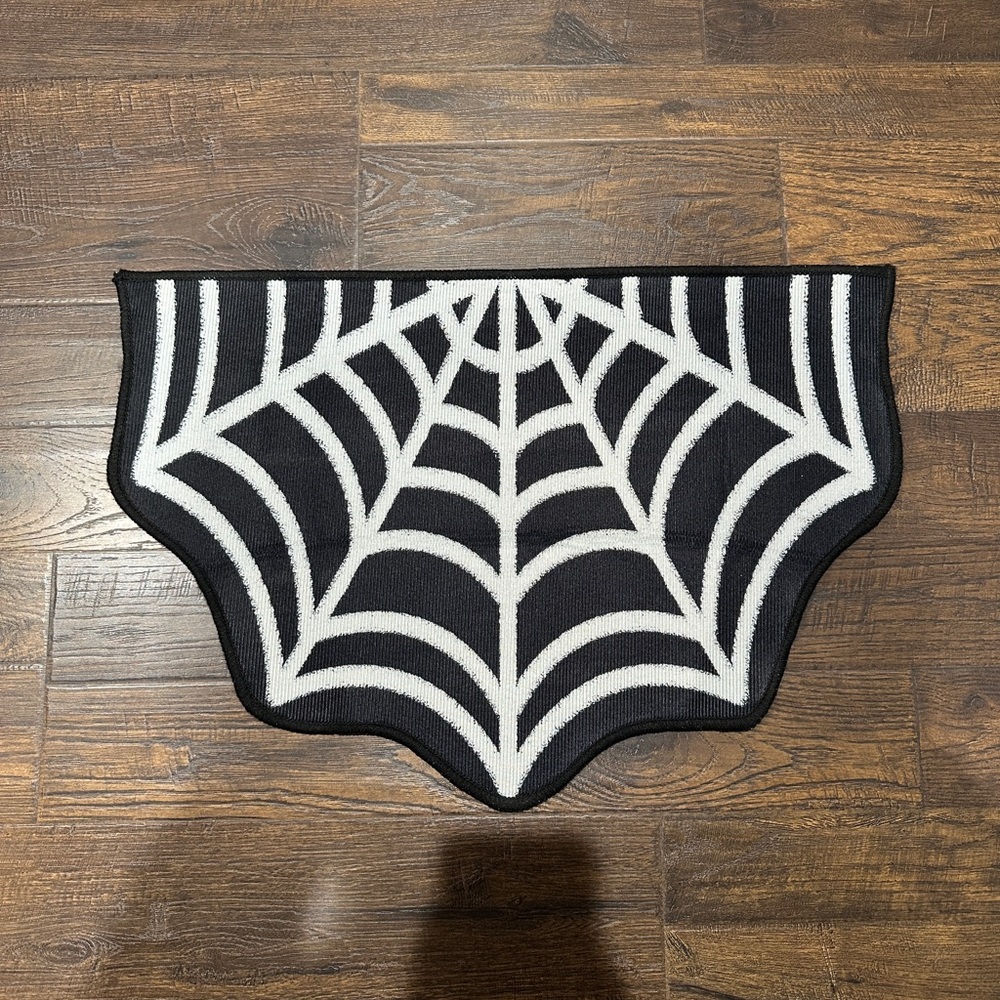 NEW Spiderweb Rug - Picture 2 of 2